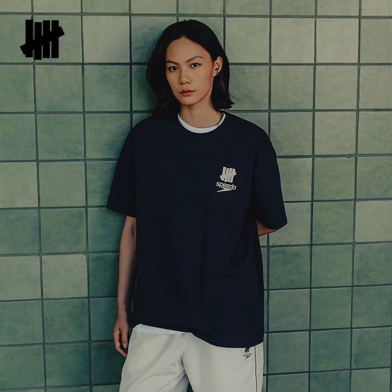 Streetwear Brand Undefeated - تي شيرت قصير الأكمام للجنسين من