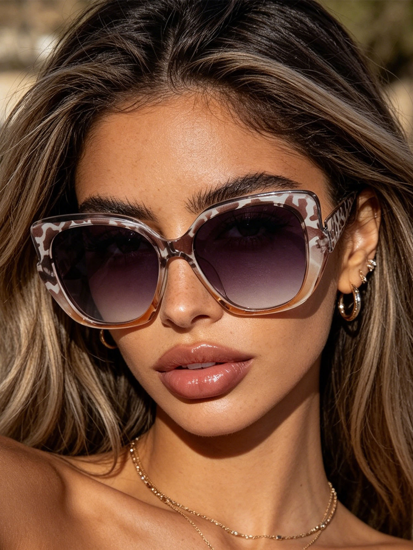 نظارة شمسية نسائية عصرية بتصمي - مراجعة Streetwear Brand With Eye وسعره